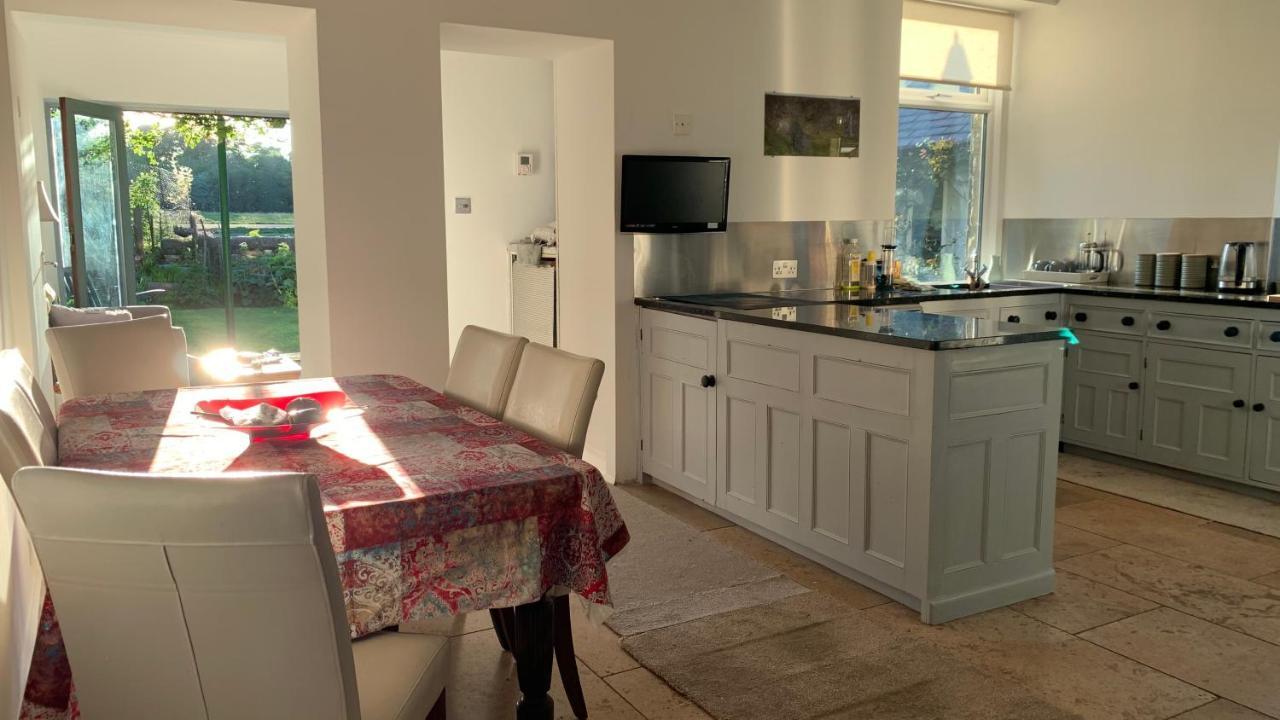 Spacious With Spectacular Views And Private Garden Villa Buxton  Esterno foto